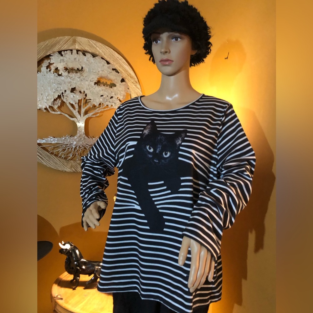 NWOT CAT SHIRT